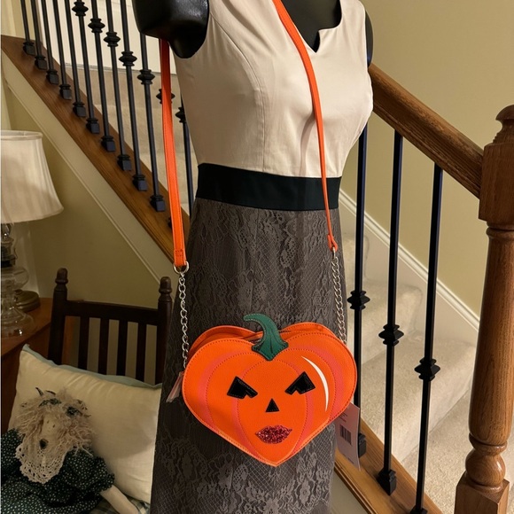 🎃 NWT Betsey Johnson Kitsch Orange Pumpkin Crossbody Bag/Purse Xoginger 🎃 - Picture 1 of 12